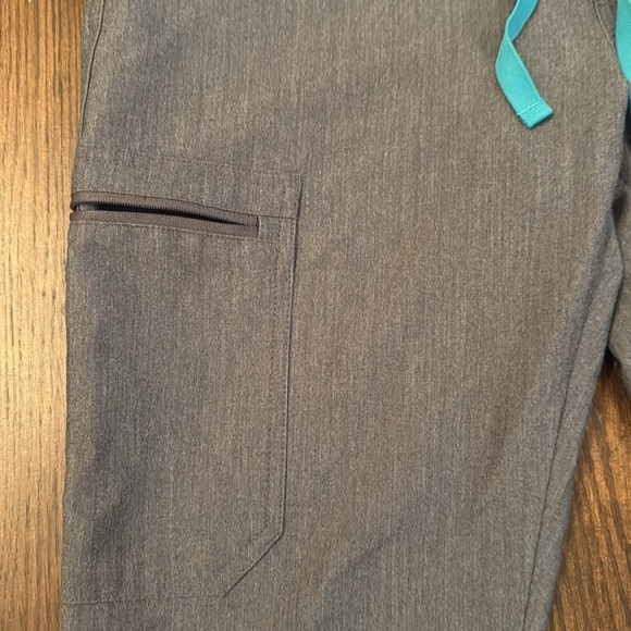 FIGS Technical Collection Medical Scrubs Pants. Size XS - Picture 4 of 7